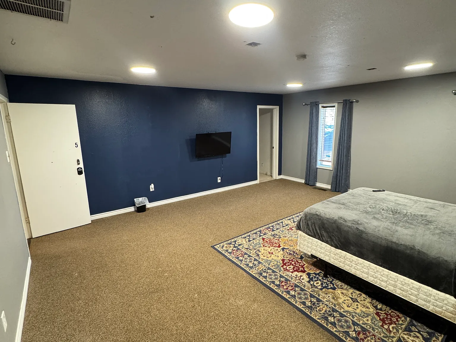 5 bed, 5000 sqft, $975 — Photo 4