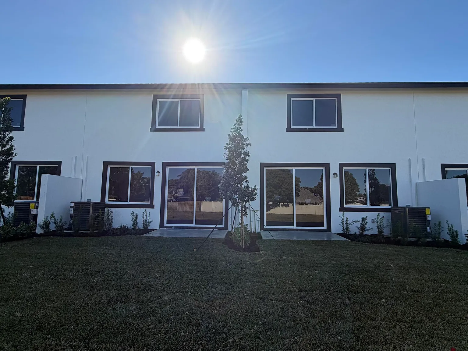 3 bed, 2.5 bath, 1483 sqft, $3,250 — Photo 2