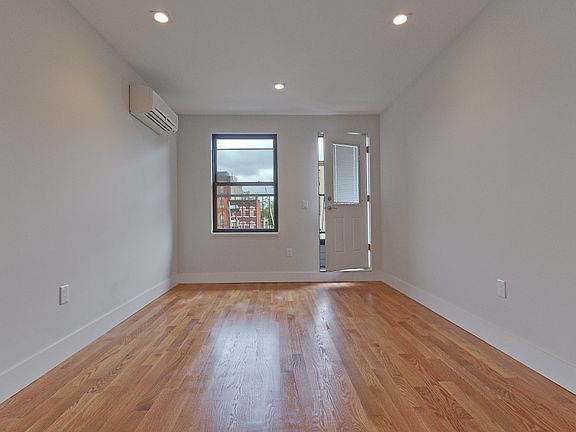 5th image of 591 Van Buren St
