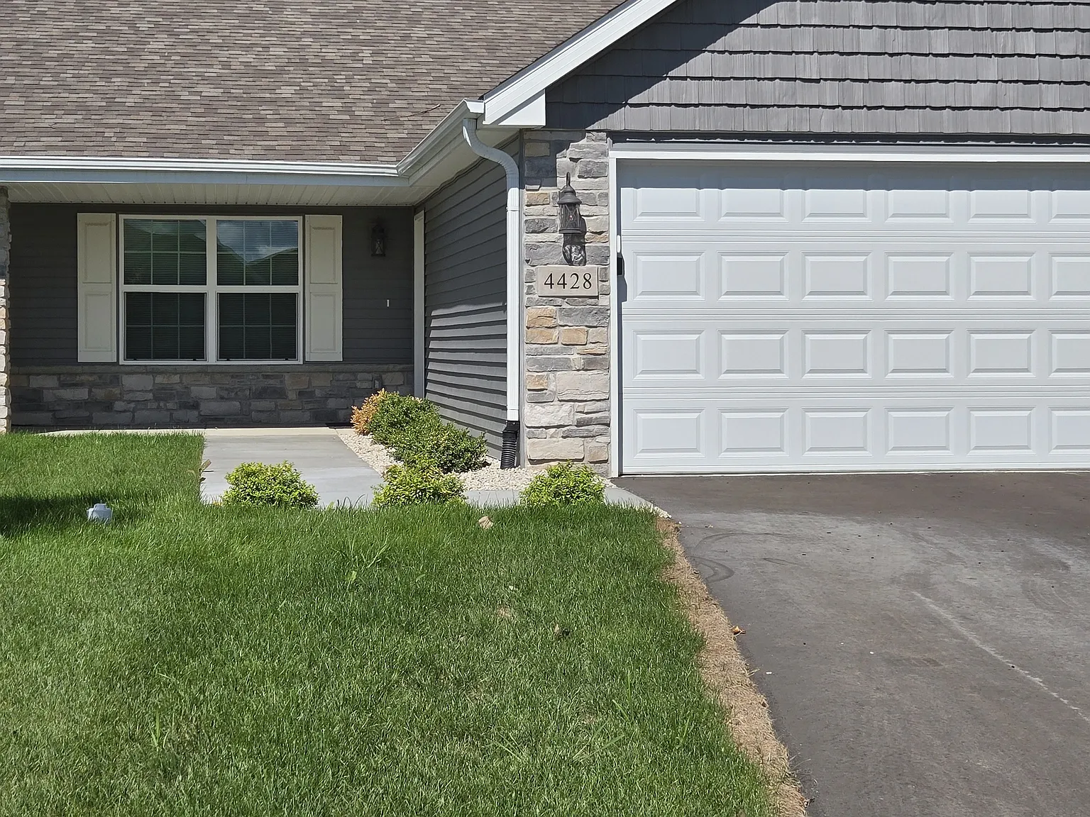 2 bed, 1658 sqft, $2,195 — Photo 1