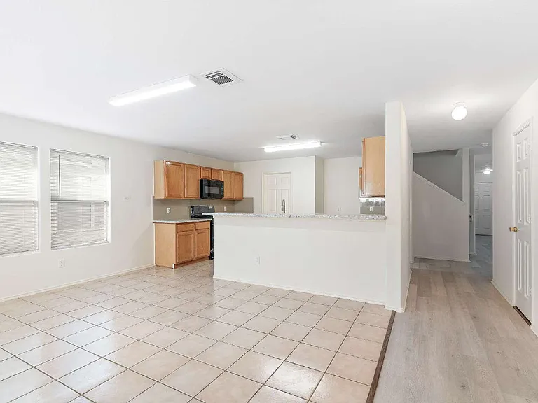 2923 Katybriar Ln — Photo 2