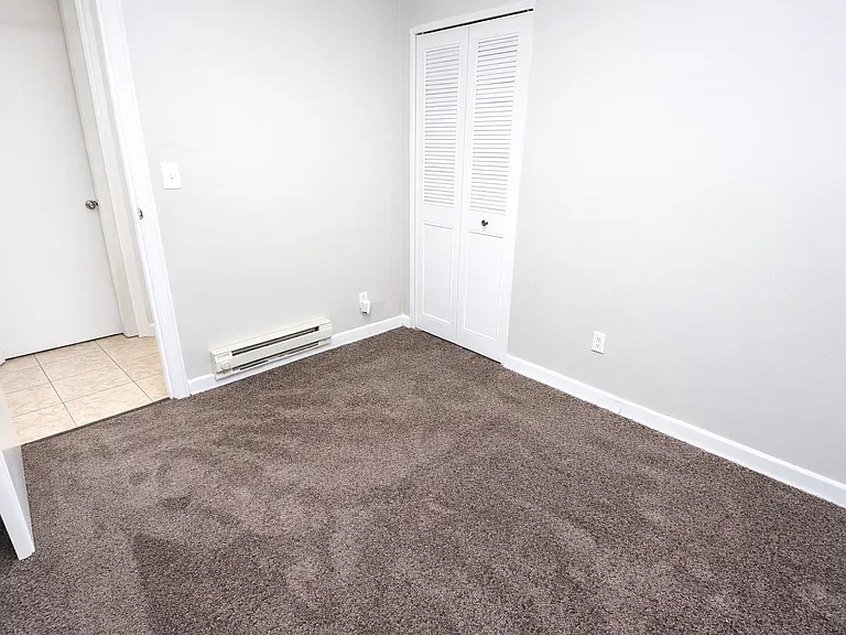 1-Bedroom (Unit 1E)