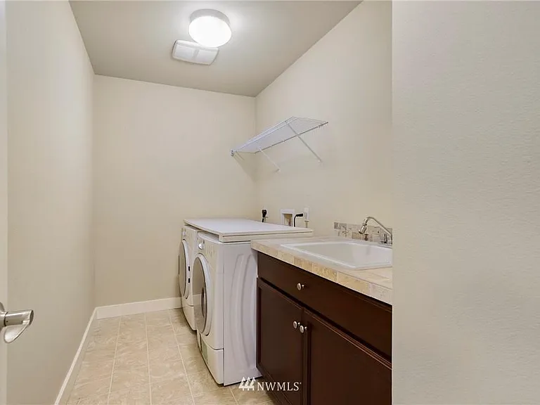 4450 Logan Dr NE — Photo 23