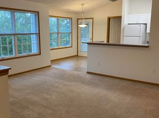 300 E 13th St #9, Pella, IA 50219