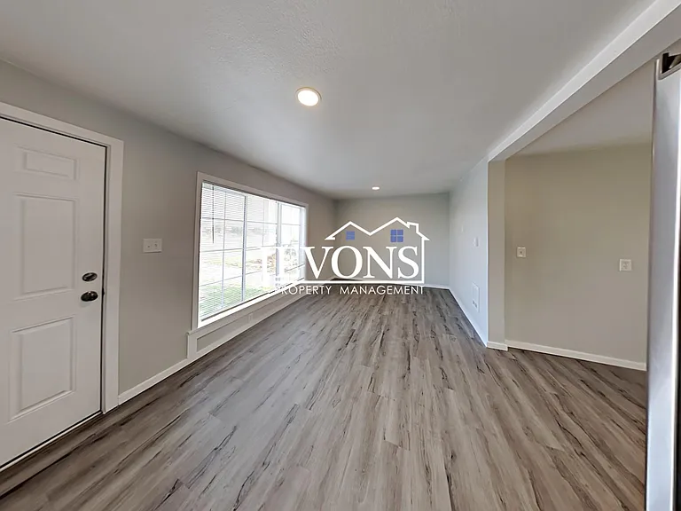 3303 S Ainsworth Ave #A — Photo 7