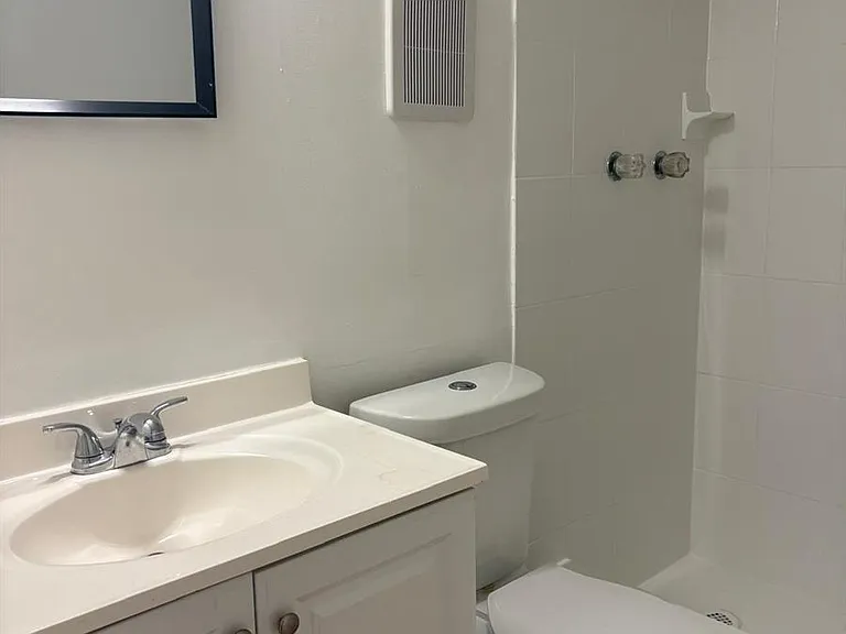 1700 NW 58th Ter #1B — Photo 7