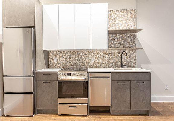 4th image of 51 Ten Eyck St APT 3R