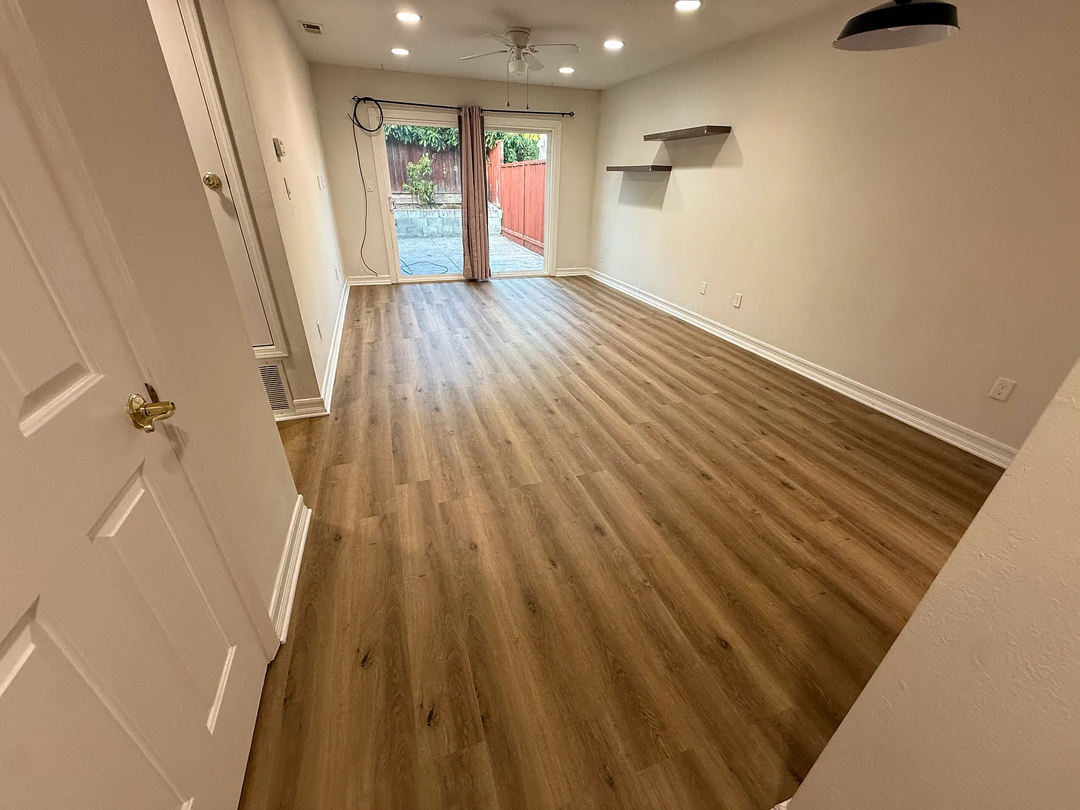 2 bed, 815 sqft, $3,595 — Photo 2