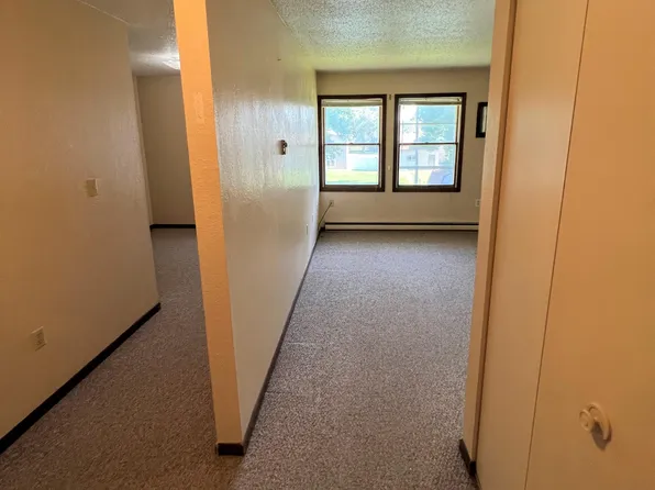 9 E 10th Ave, Groton, SD