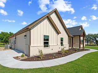 107 W Stagecoach Trl, Weatherford, TX 76085