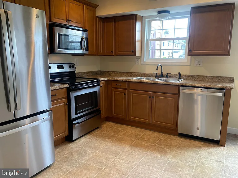 204 Brecknock Ter — Photo 20