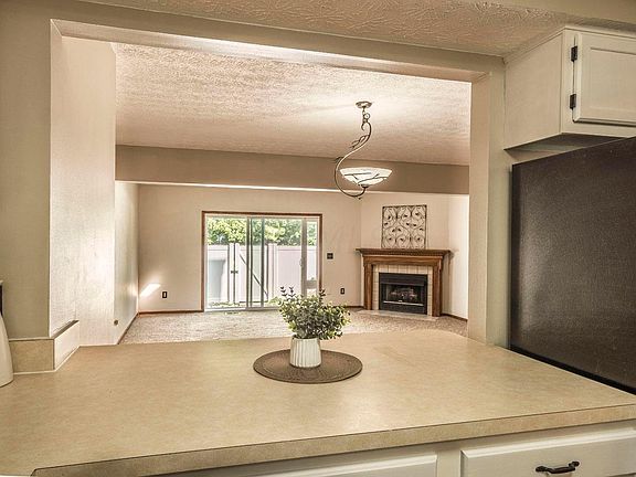 3rd image of 3878 Oakbridge Ln