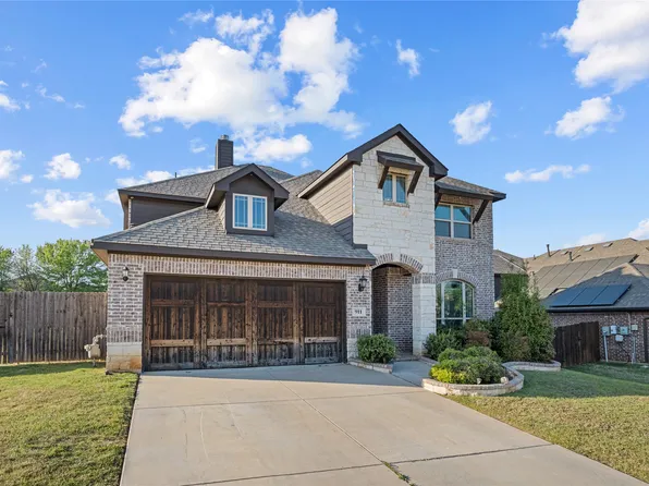 911 Royal Ct, Mansfield, TX 76063