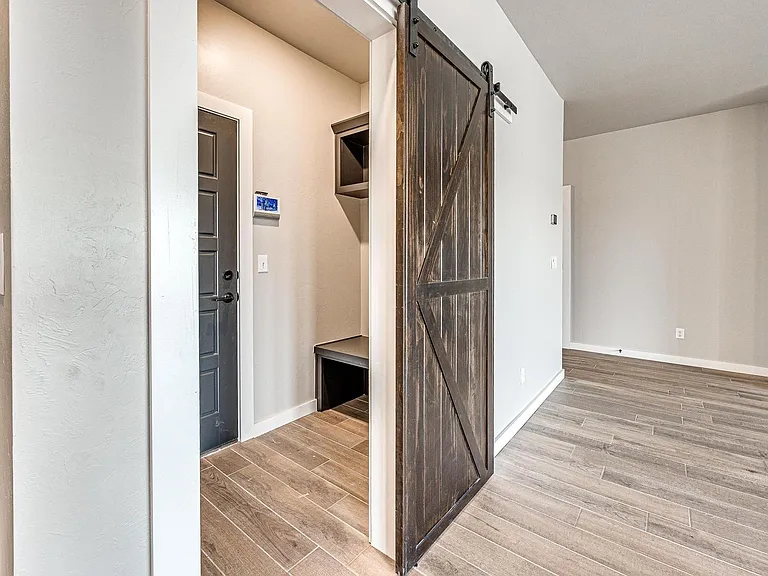 109 Carlow Way — Photo 32