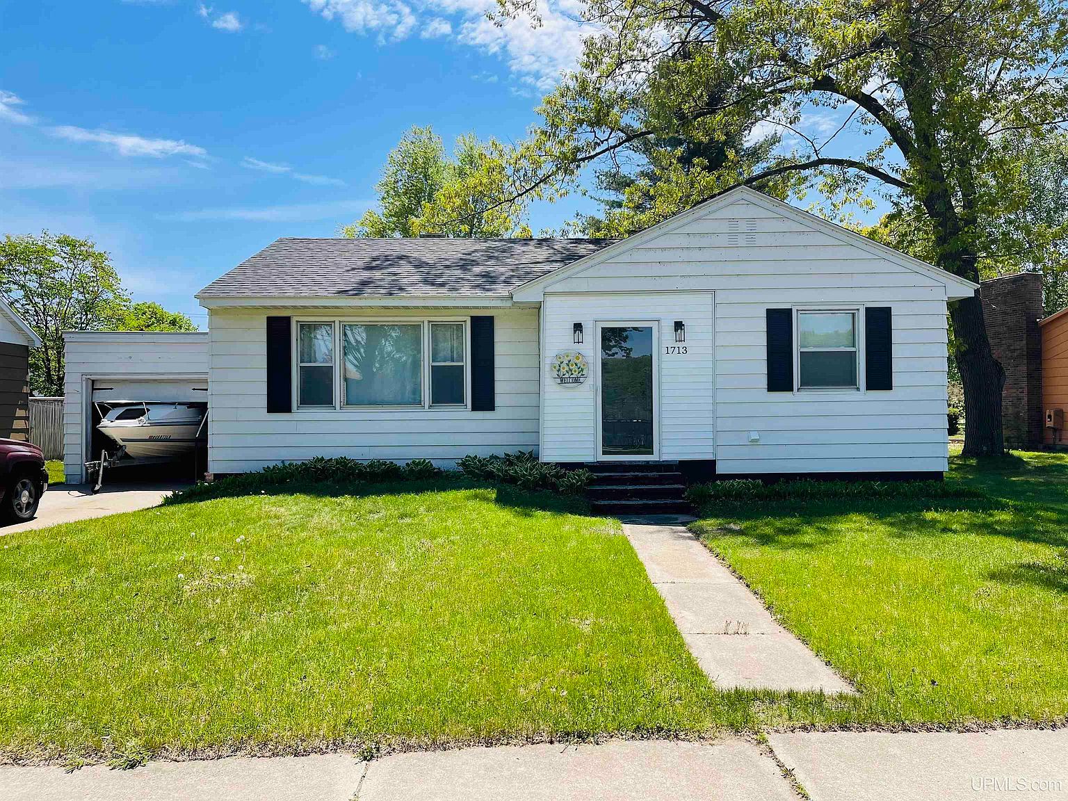 1713 Michigan Ave, Gladstone, MI 49837 Zillow