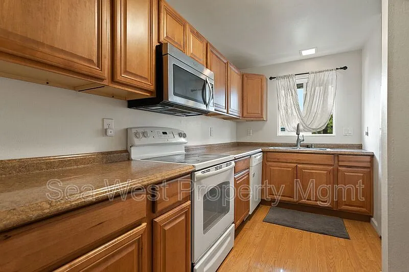 2 bed, 1.0 bath, 1060 sqft, $2,950 — Photo 4