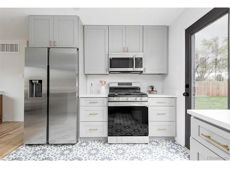 1087 N Wolff St — Photo 3