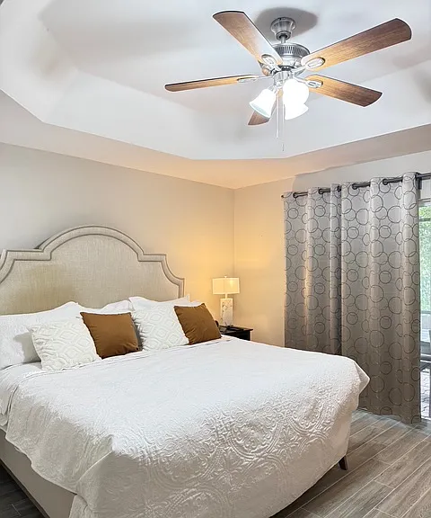 Main bedroom King bed, Controllable number mattress