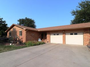 2102 N Dennison St, Garden City, KS 67846