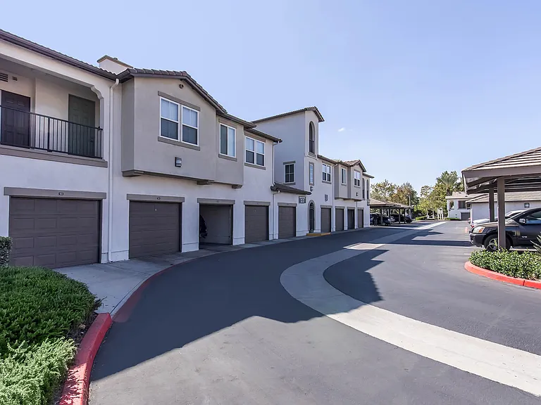 Vista Imperio Apartments — Photo 11