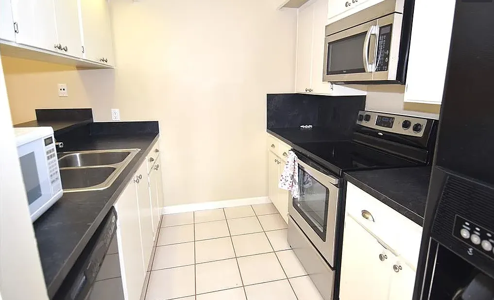 2 bed, 2.5 bath, 1217 sqft, $2,200 — Photo 3