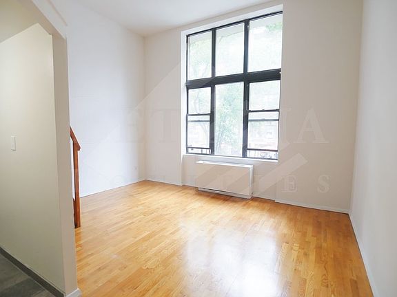 3rd image of 105 Lexington Ave APT 2B