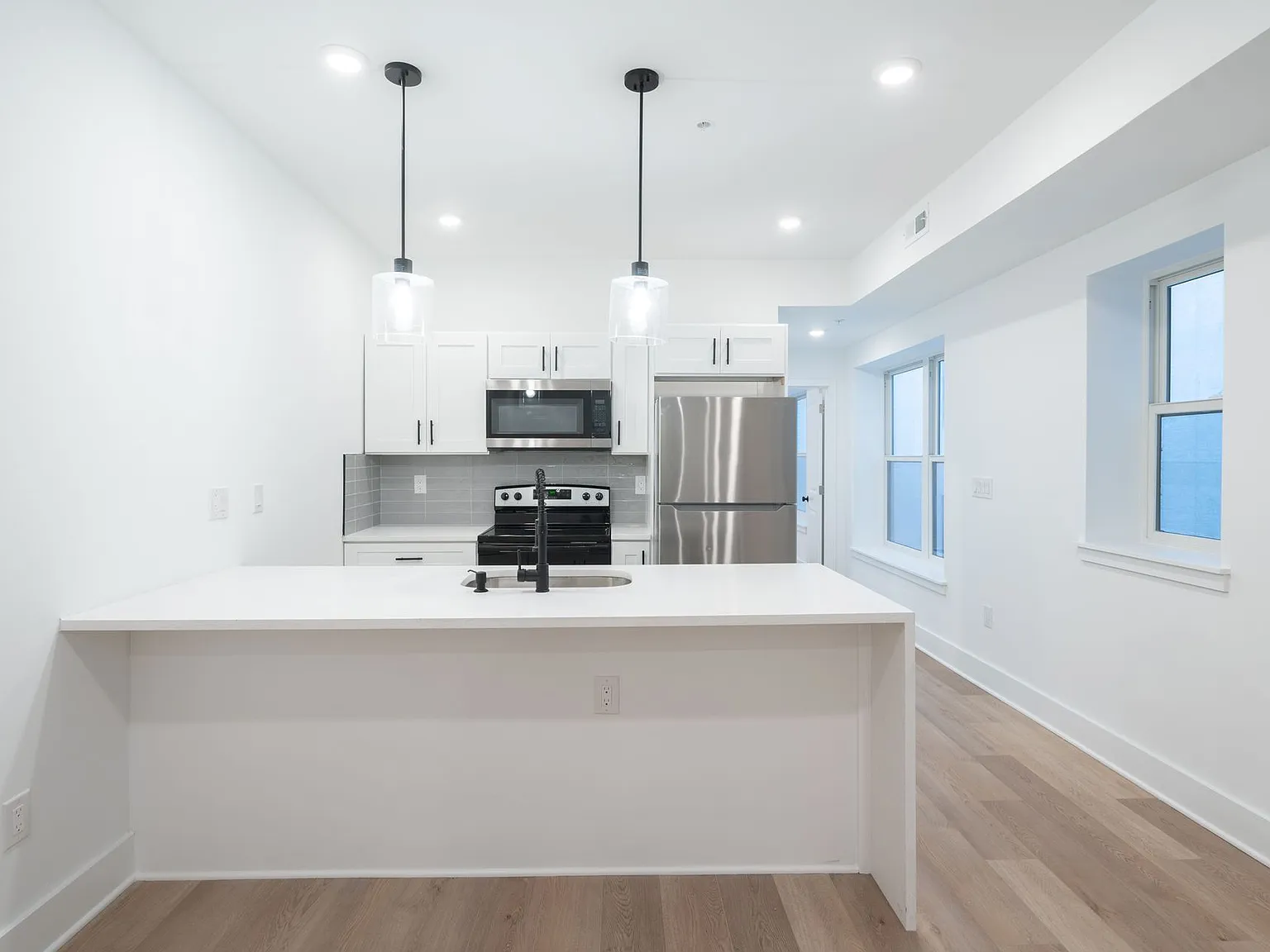1513 W Girard Avenue — Photo 4