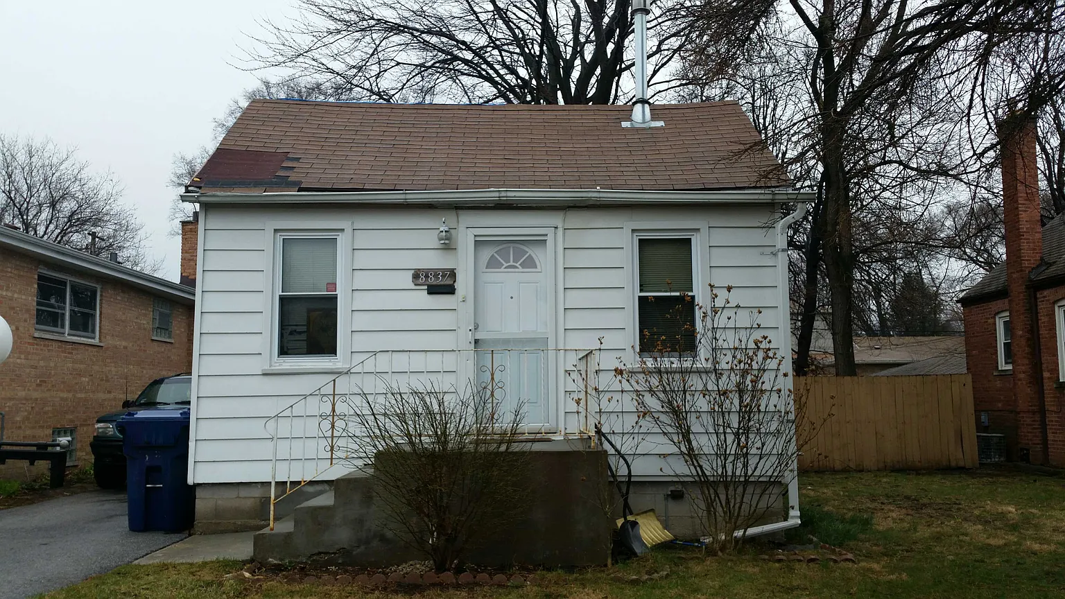 8837 S Fairfield Ave photo 1