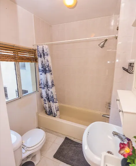1807 N Wilton Pl #C2 — Photo 2