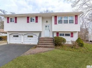 749 10th St, Islip Terrace, NY 11752