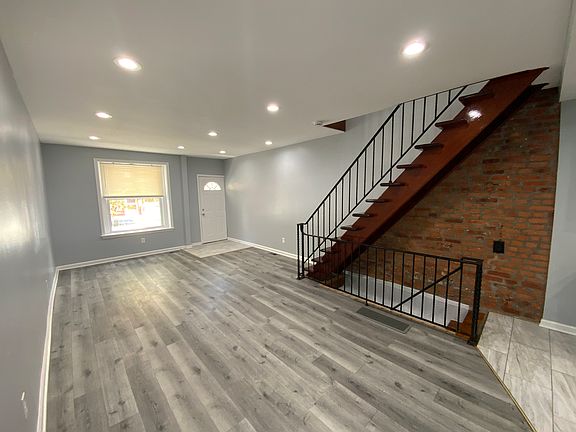 4th image of 2532 S Marshall St