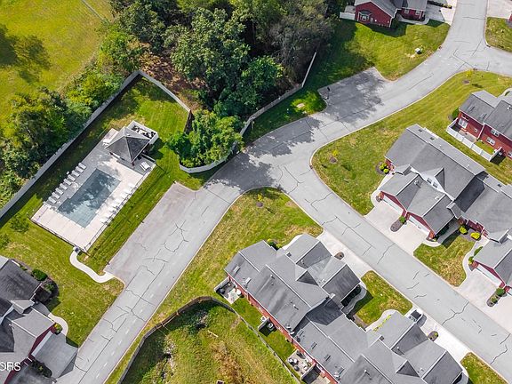5th image of 2401 Lassie Way