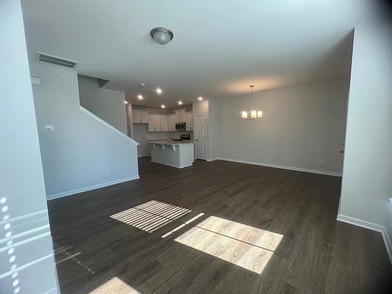 1518 Irving Hill Dr — Photo 3