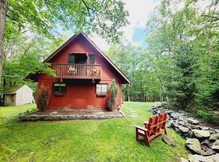 305 Valley Rd, Canadensis, PA 18325