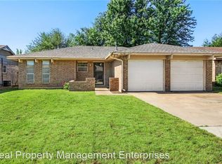 628 Robin Hill Rd, Edmond, OK 73003
