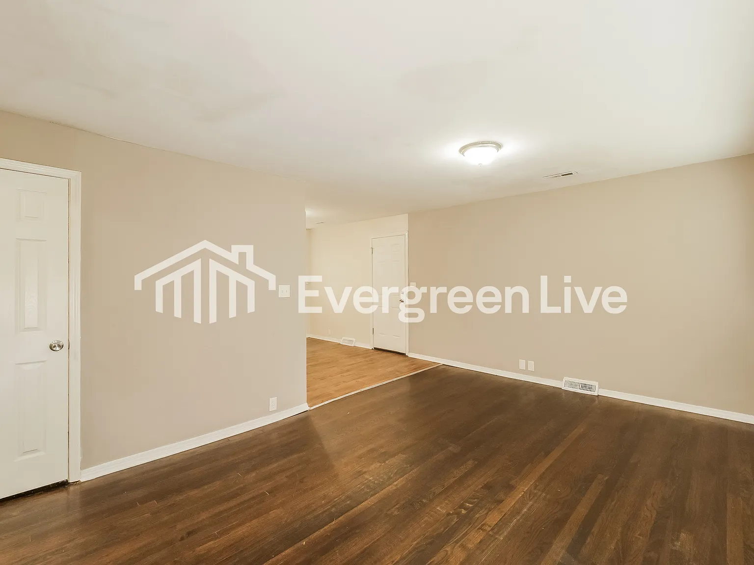 3 bed, 1.0 bath, 936 sqft, $1,295 — Photo 4
