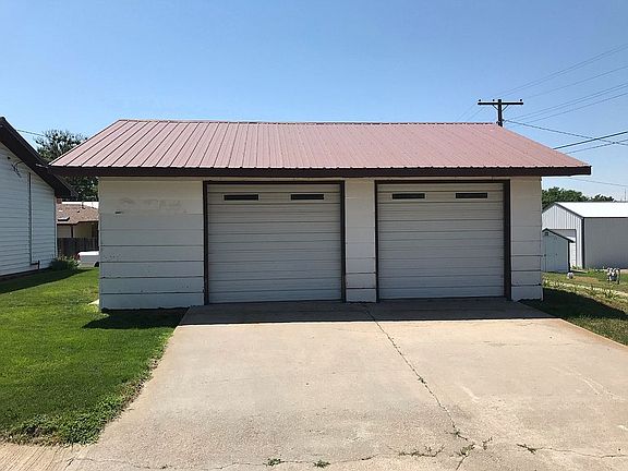Detached Garage