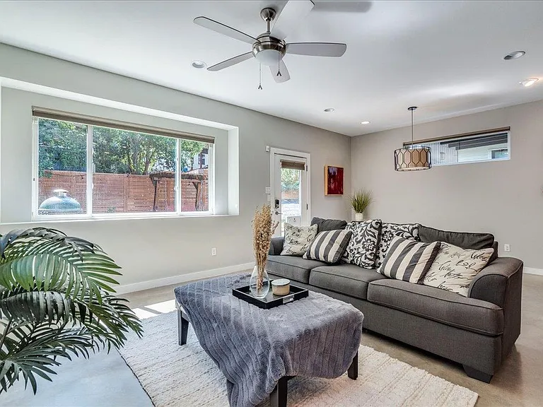 3505 Villa Ct #11 — Photo 8