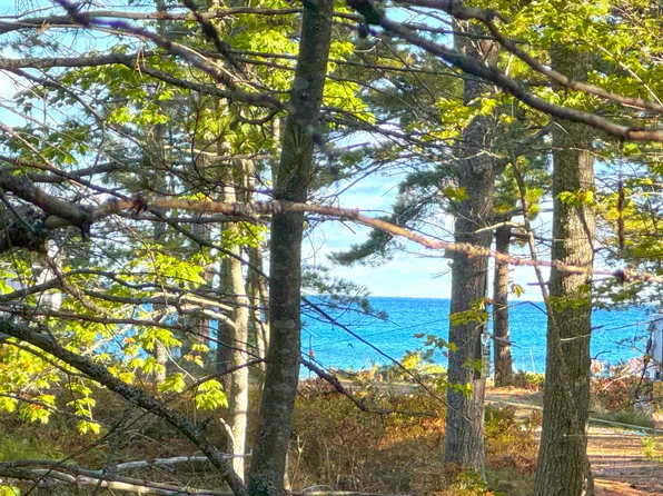 7 3rd Crk, Paradise, MI 49768