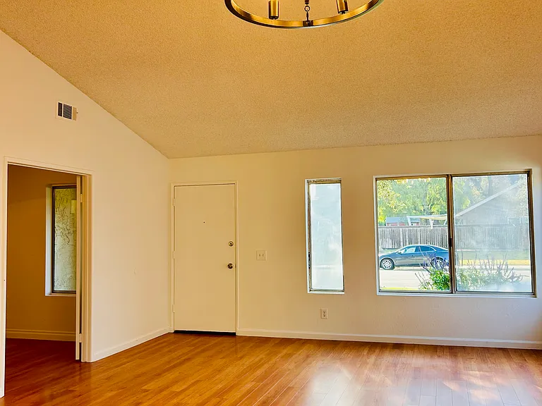 6376 Calle Bodega — Photo 2