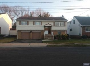 638 Chestnut Pl, Secaucus, NJ 07094