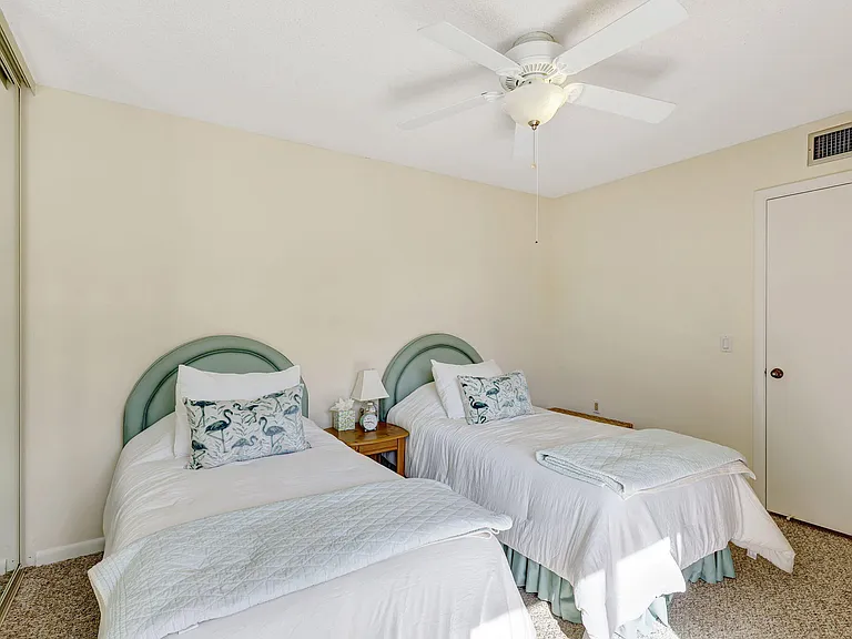 2332 23rd Ct #57D — Photo 31