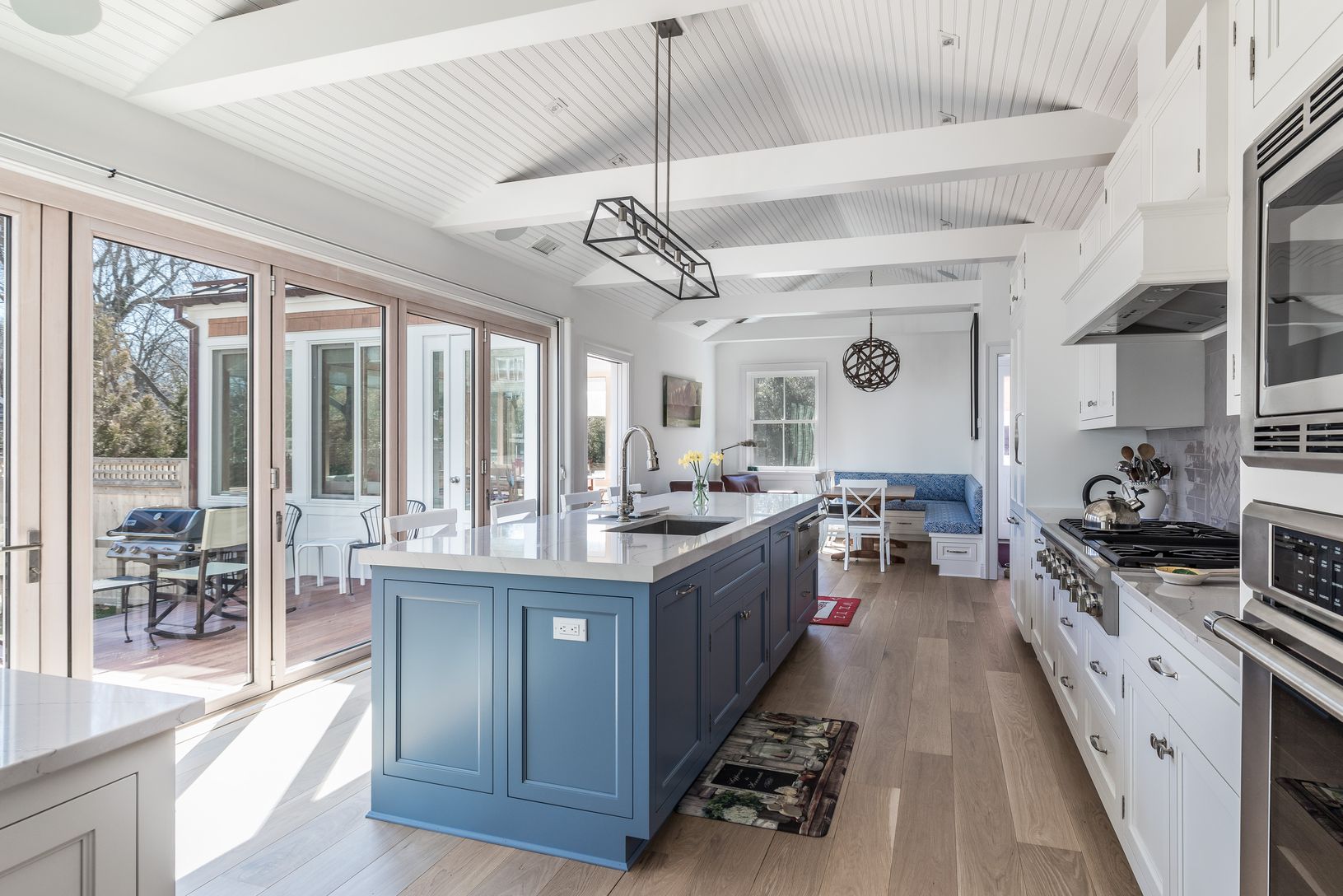  SPRAWLING CHEFS KITCHEN