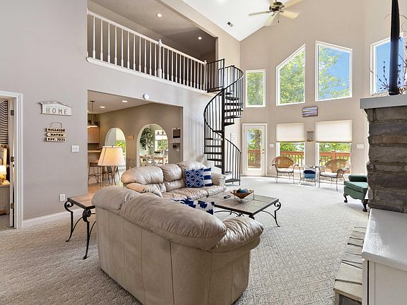 4th image of 31 Sky View Ln