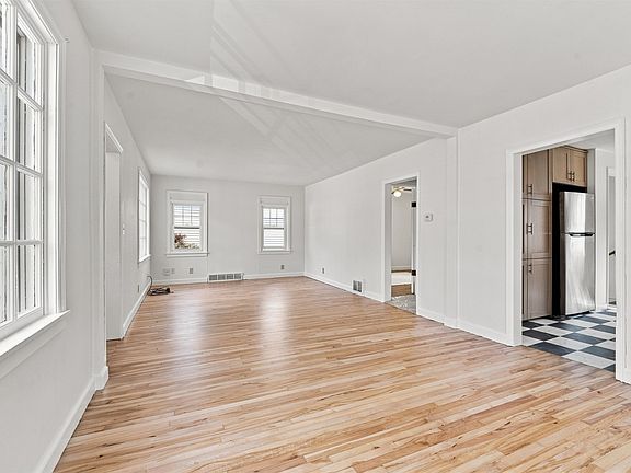 4th image of 1343 W Prospect Ave