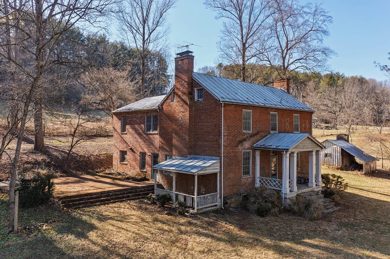 599 Lindsay Ln photo 1
