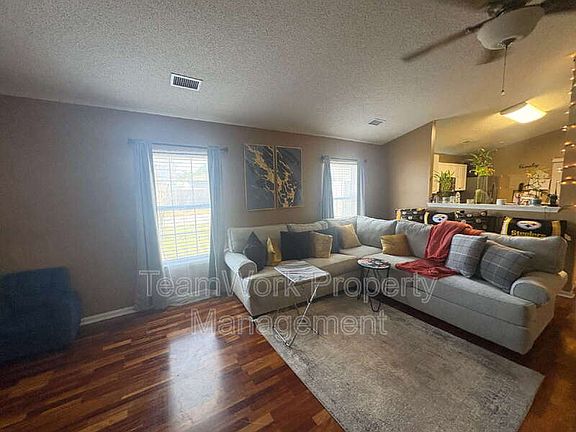 3rd image of 1335 Pinyon Pine Dr