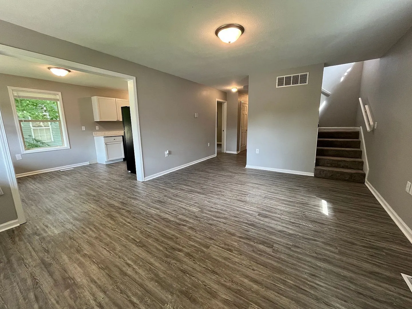 Just Renovated! New Kitchen, Floors, Paint, and more! 4 Bed, 2 Bath. Garage and Private Parking — Photo 2