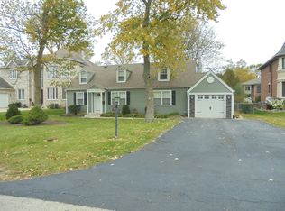 808 Glendale Rd, Glenview, IL 60025