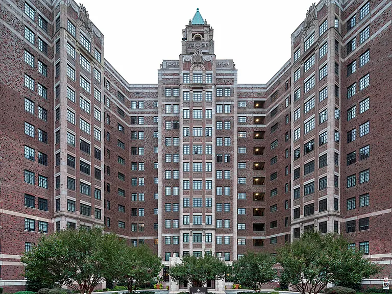 Alden Park Luxury Apartments — Photo 23